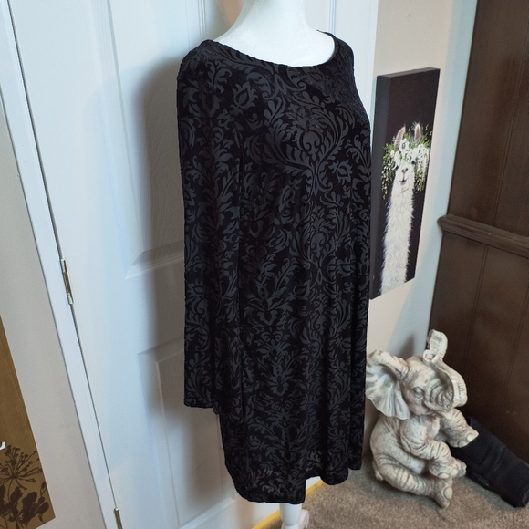 BEIGE BY ECI Black Textured Velvet Bell Sleeve Shift Midi Dress sz Large Goth - Picture 2 of 10